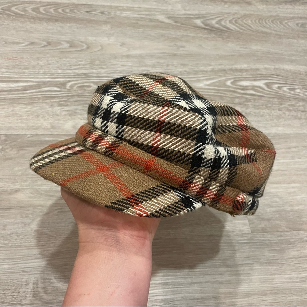 Vintage paperboy or newsboy brown plaid hat